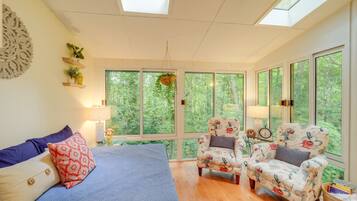 3 bedrooms, desk, laptop workspace, iron/ironing board