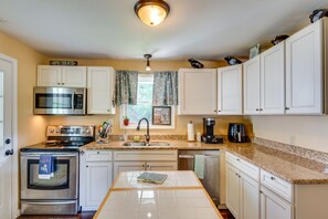 Mikrovågsugn, ugn, spishäll och diskmaskin