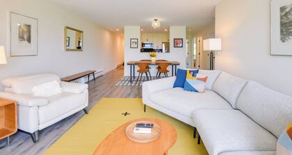 Newly Renovated Bartlett Condo w/ Mountain Views!