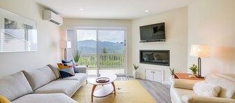 Newly Renovated Bartlett Condo w/ Mountain Views!