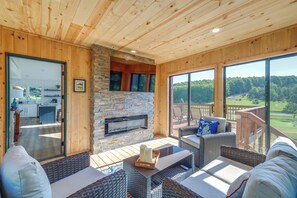 House (3 Bedrooms) | Interior - Beautiful Bellaire Home w/ Amenities, 4 Mi to Lake (Bellaire)