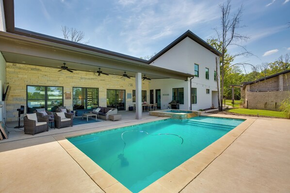 House (5 Bedrooms) | Interior