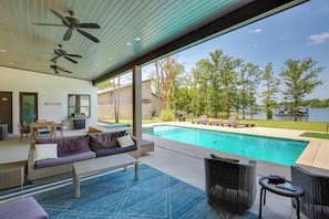 House (5 Bedrooms) | Interior