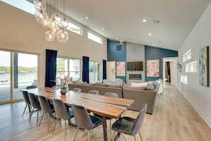 House (5 Bedrooms) | Interior