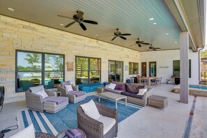 House (5 Bedrooms) | Interior