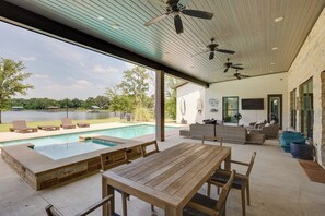 House (5 Bedrooms) | Interior