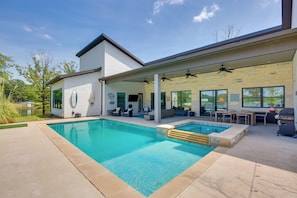 House (5 Bedrooms) | Interior