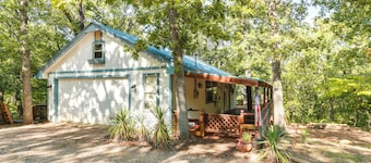 Dog-friendly Kingston Cabin w/ Wraparound Deck!