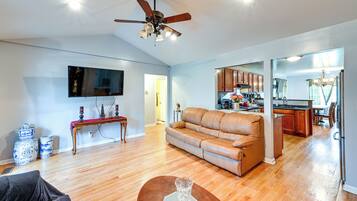 House (4 Bedrooms) | Interior