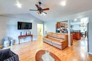 House (4 Bedrooms) | Interior