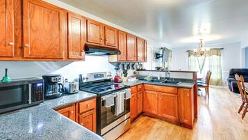 House (4 Bedrooms) | Interior