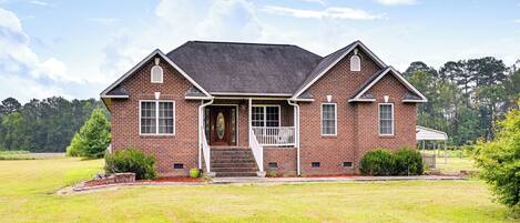 House (4 Bedrooms) | Front of property