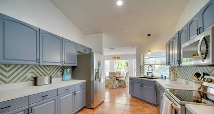 'casa Blanco' Escape w/ Fire Pit in Sebastian!