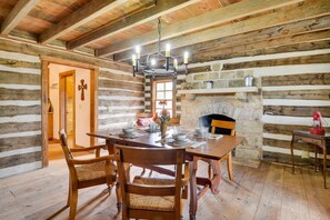 Dining - Charming Palo Pinto Retreat w/ Fireside Patio! (Santo)
