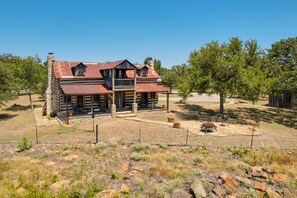 Exterior - Charming Palo Pinto Retreat w/ Fireside Patio! (Santo)