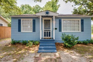 Cottage (2 Bedrooms) | Front of property