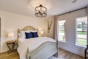 Interior - Gorgeous Palo Pinto Home w/ Private Hot Tub! (Palo Pinto)