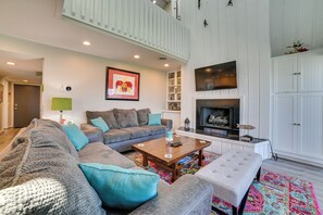 Interior - Luxury Lakefront Boyne City Townhome w/ Views! (Boyne City)