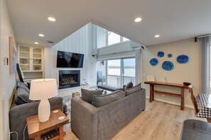 Apartment (4 Bedrooms) | Interior - Luxury Lakefront Boyne City Townhome w/ Views! (Boyne City)