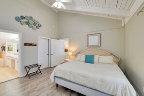Apartment (4 Bedrooms) | Interior - Luxury Lakefront Boyne City Townhome w/ Views! (Boyne City)