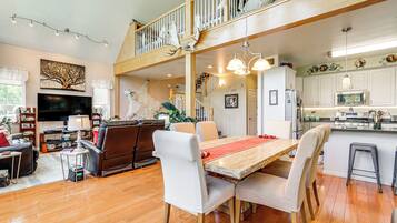 House (3 Bedrooms) | Interior