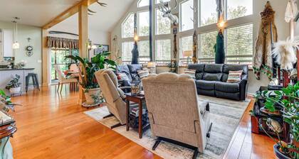Palmer Getaway w/ Mountain Views & Fire Pit!