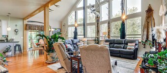 Palmer Getaway w/ Mountain Views & Fire Pit!