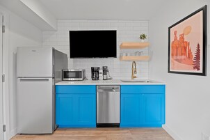 Refrigerador, microondas, lavavajillas, cafetera/tetera