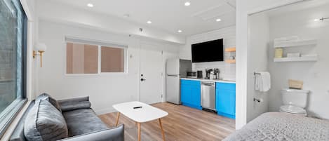 全景客房 | 起居區 | 智慧型電視、Netflix、Hulu、串流服務