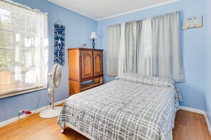 Cottage (2 Bedrooms) | Interior - Scenic Geneva Cottage w/ Lake Erie Beach Access! (Geneva)