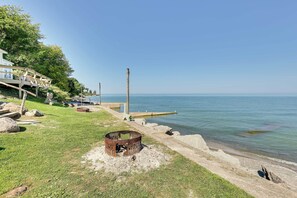 Cottage (2 Bedrooms) | Interior - Scenic Geneva Cottage w/ Lake Erie Beach Access! (Geneva)