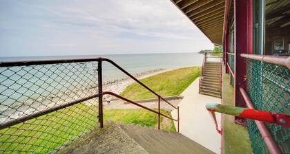 Pet-friendly Lake Erie Cottage - Walk to the Water