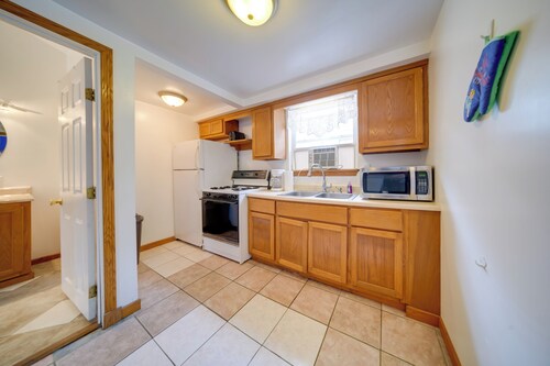 Pet-friendly Lake Erie Cottage - Walk to the Water