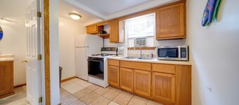 Pet-friendly Lake Erie Cottage - Walk to the Water