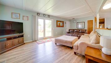 House (3 Bedrooms) | 3 bedrooms, bed sheets