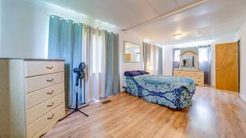 3 bedrooms, bed sheets