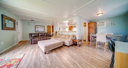 Cozy Geneva Home: Walk to Lake Erie & Main Strip!