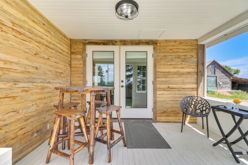 Remodeled Kalispell Farmhouse w/ Mountain Views