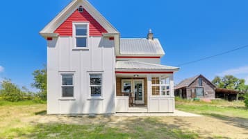 House (3 Bedrooms) | Front of property