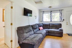 Interior - Lakefront Geneva Vacation Rental - Walk to Strip! (Geneva)