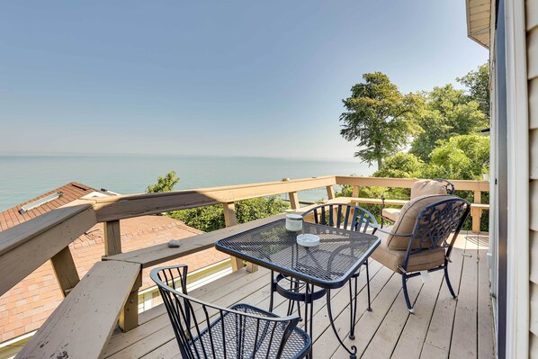 Cottage (2 Bedrooms) | Front of property