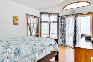 Interior - Lakefront Geneva Vacation Rental - Walk to Strip! (Geneva)