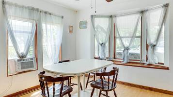 Cottage (3 Bedrooms) | Interior