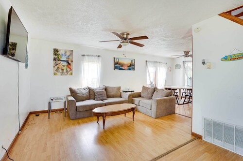 Waterfront Lake Erie Vacation Rental on the Strip!