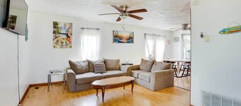 Waterfront Lake Erie Vacation Rental on the Strip!