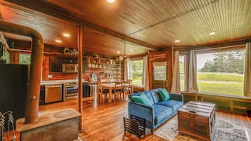 House (1 Bedroom) | Interior