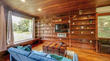 House (1 Bedroom) | Interior