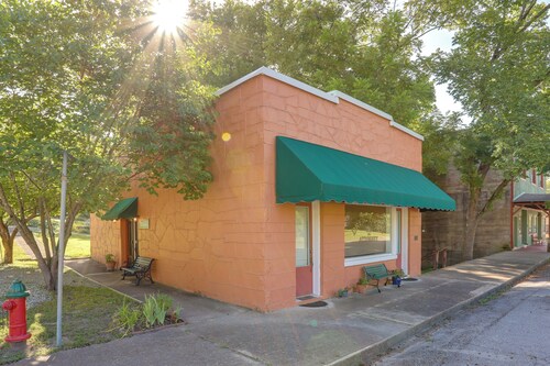 Walk to White River: Dog-friendly Studio