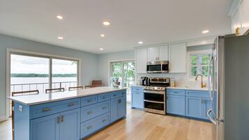 House (5 Bedrooms) | Private kitchen | Microwave, oven, stovetop, dishwasher