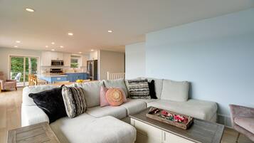 House (5 Bedrooms) | Interior